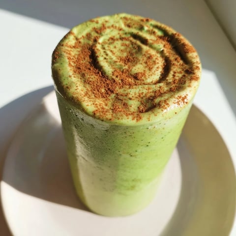 Vibrant Matcha Snickerdoodle Protein Shake, a creamy blend showcasing green matcha and cinnamon's cozy flavors.